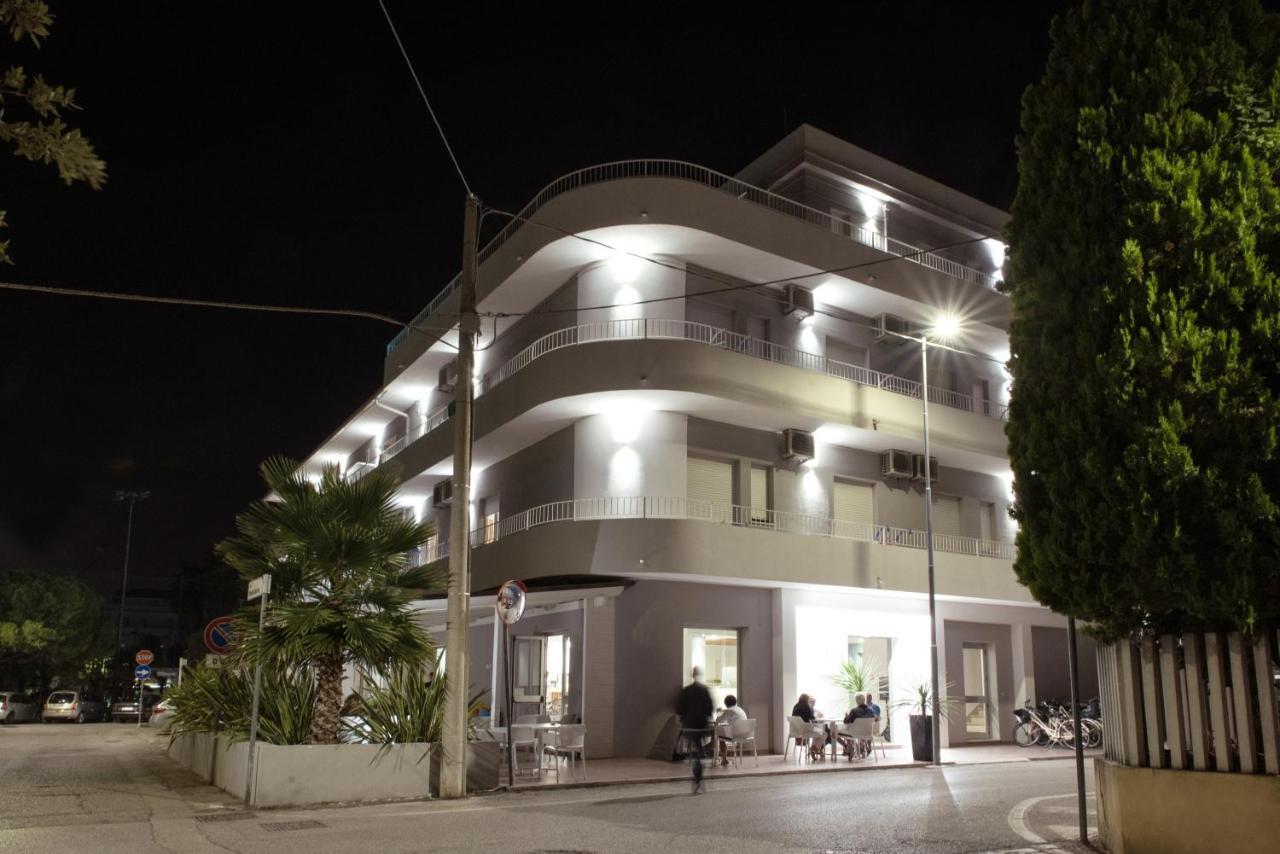 Adria Beach Hotel Alba Adriatica Εξωτερικό φωτογραφία